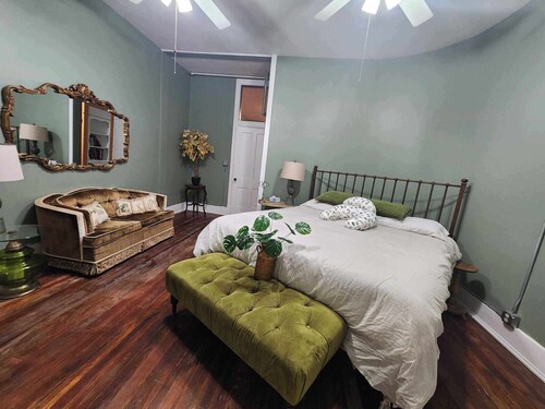 RiverView Lux: 420 Friendly Green Room, with a secret room search