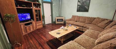 Smart TV, fireplace