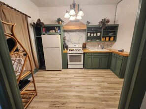 冰箱、微波炉、烤箱、炉灶