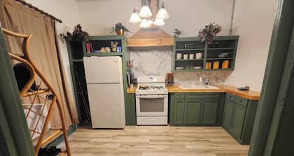 RiverView Lux: 420 Friendly Green Room, with a secret room search