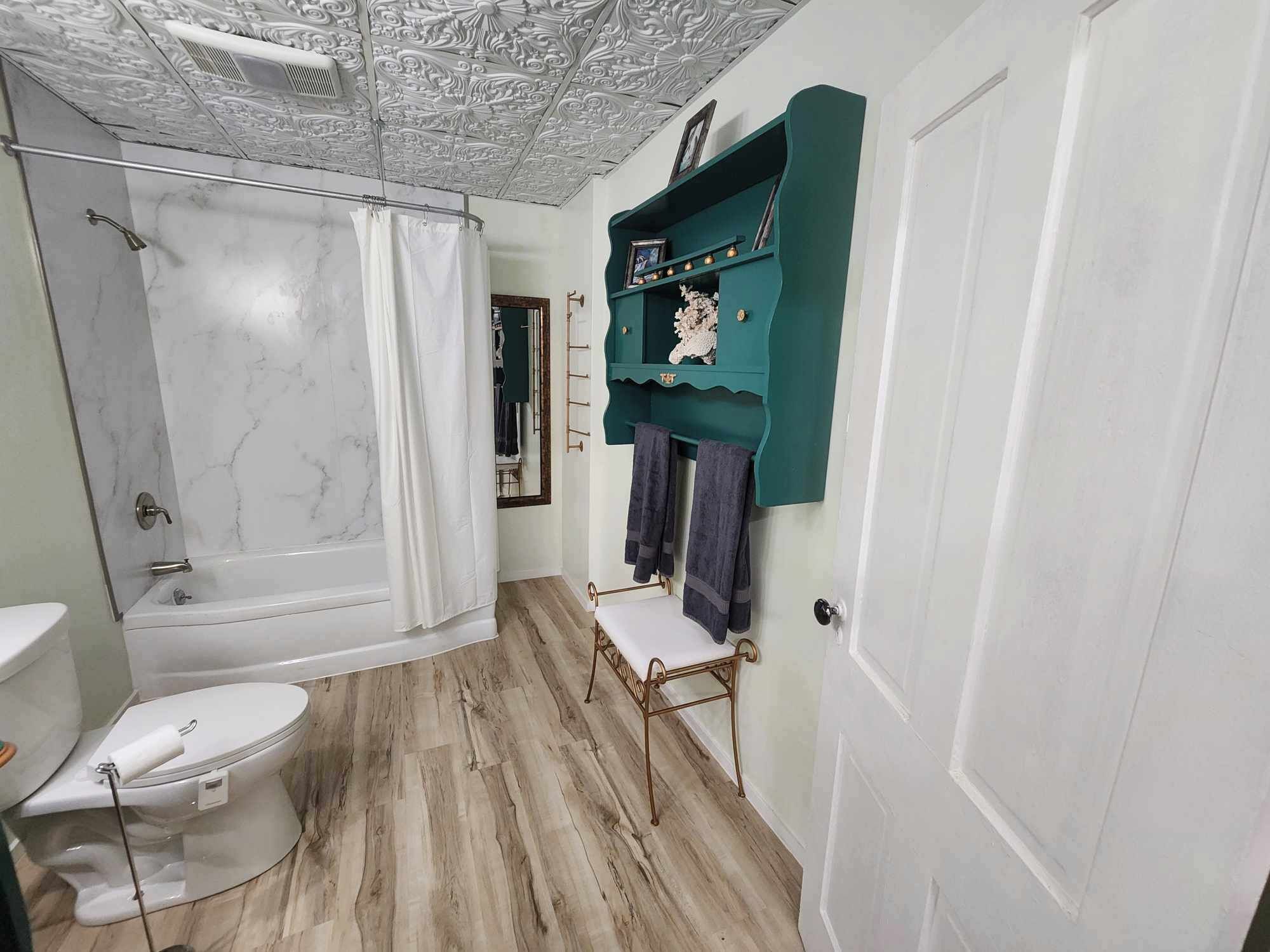 Bidet, towels, soap, shampoo