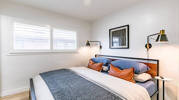 4 habitaciones, escritorio, tabla de planchar con plancha y wifi gratis