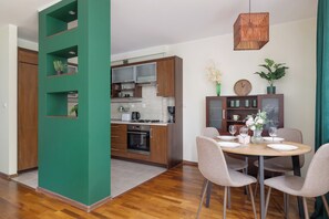 Apartamento, 1 habitación, balcón | Comedor