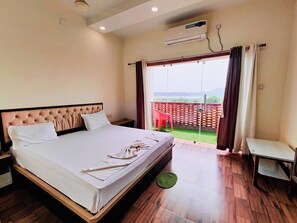 Executive Room, Lake View | 1 bedroom, free WiFi