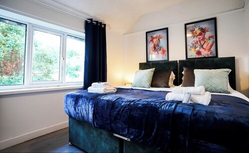 Comfy 3BR Home near Anfield - perfect for Contractors & Family with Parking