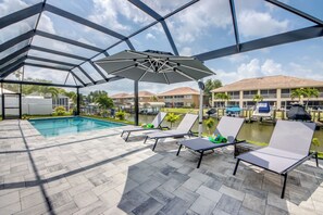 Utendørsbasseng og et oppvarmet basseng