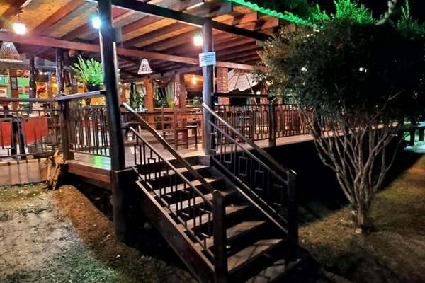 تناول الطعام بالخارج