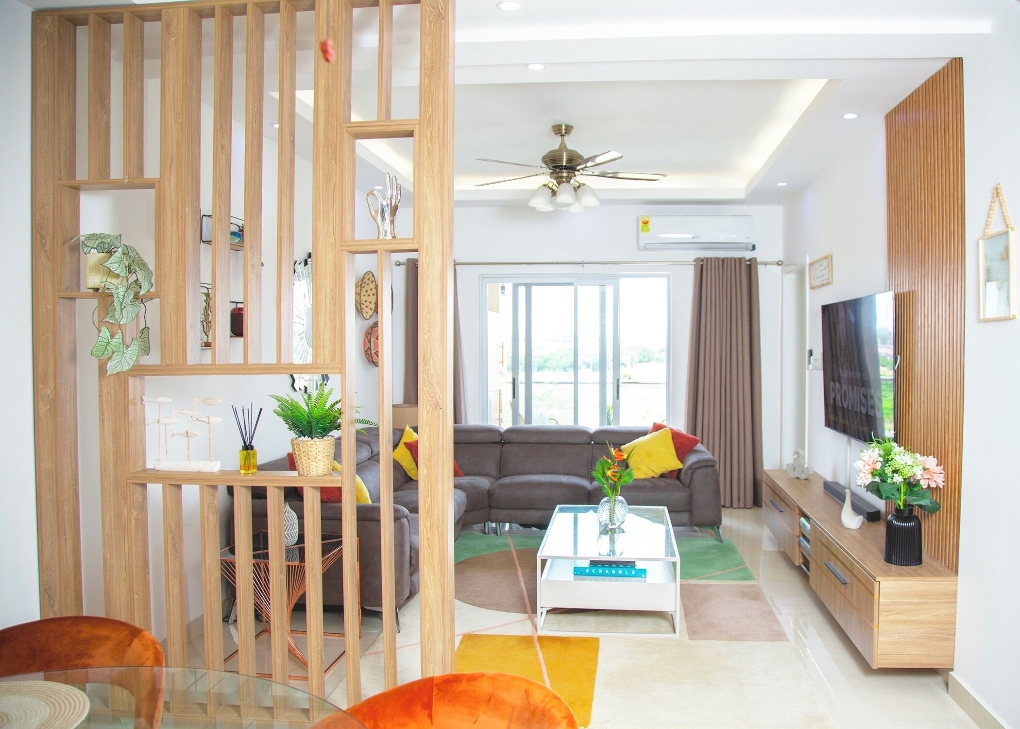 Una Smart TV, una biblioteca de música, un reproductor estéreo