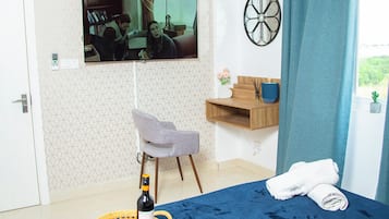 2 slaapkamers, een bureau, een strijkplank/strijkijzer, gratis wifi