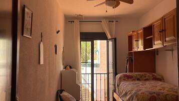 3 間睡房、熨斗/熨衫板、床單