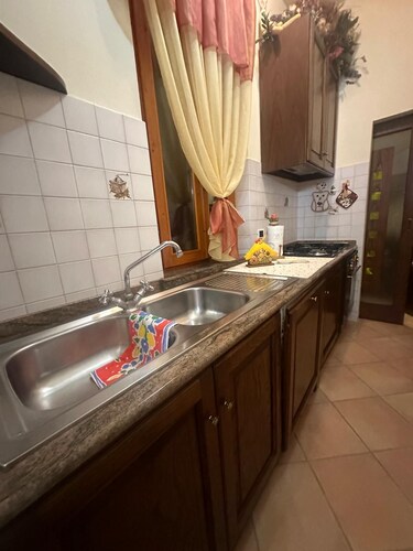 House in the middle of Tuscany within walking distance of major cities