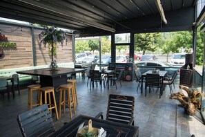 Terrace/patio - Mbi Travel Inn  (Craiova)