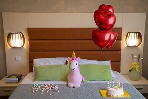 Deluxe Double Room | Premium bedding, memory foam beds, laptop workspace, free WiFi - Mbi Travel Inn  (Craiova)