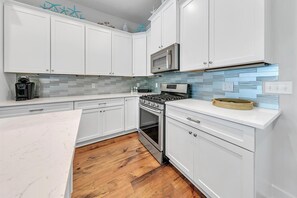 Private kitchen - Sandy Dunes Beach Cottage (Santa Rosa Beach)