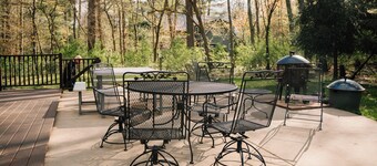 A-Frame near Chicago, Notre Dame, Shipshewana, Pet friendly, Shared Hottub.