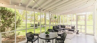 Rosé All Day: Wine Country Getaway! Walk to Dining