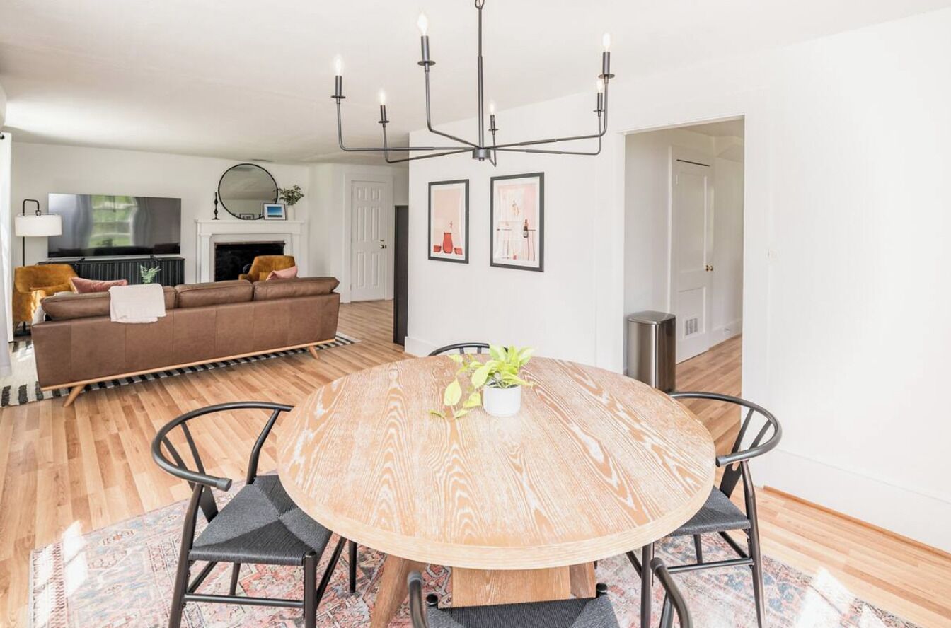 Rosé All Day: Wine Country Getaway! Walk To Dining - Crozet, VA