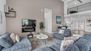 Smart TV, pebolim, mesa de pingue-pongue, escritórios