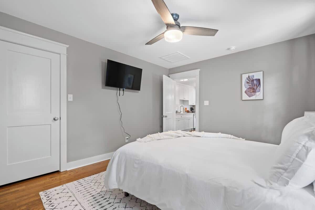 Iron/ironing board, travel crib, free WiFi, bed sheets
