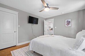 Bügeleisen/Bügelbrett, Reisekinderbett, kostenloses WLAN, Bettwäsche