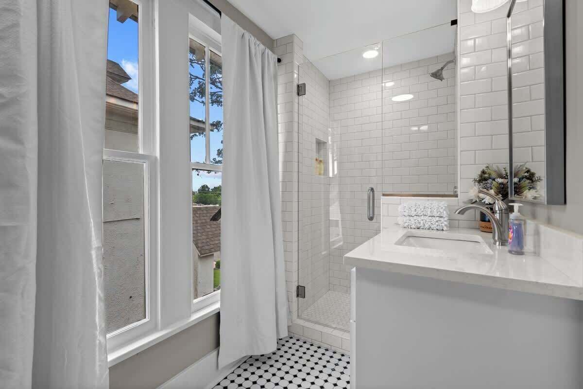 Shower, hair dryer, towels, shampoo