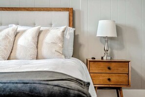 Iron/ironing board, travel cot, free WiFi, bed sheets - Charming Luxury Retreat in Little Rock (Little Rock)