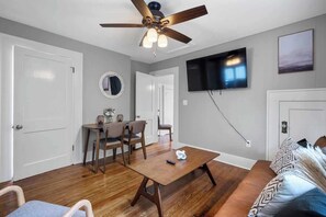 Smart TV - Charming Luxury Retreat in Little Rock (Little Rock)
