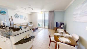 Dining - New Family Getaway sleeps 6 w/ Beach Service & Free Activities for Everyday! (Panama City Beach)