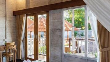 Standard-Doppelzimmer, Balkon | Schreibtisch