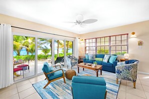 Smart TV - Azure Breeze #4, Beachfront, White Sand, Bikes, Kayak, Snorkel Gear, Rum Point!! (Grand Cayman)
