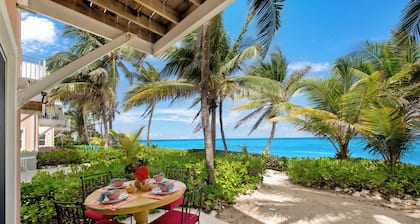 Azure Breeze #4, Beachfront, White Sand, Bikes, Kayak, Snorkel Gear, Rum Point!!