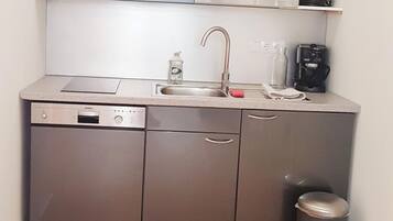 Kühlschrank, Mikrowelle, Geschirrspüler