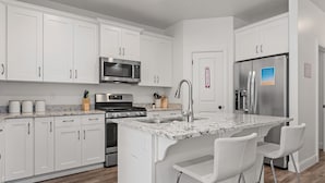 Townhouse, 3 soverom | Eget kjøkken | Kaffetrakter/tekoker, kjøleskap, ovn og brødrister