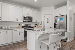 Townhome, 3 Bedrooms | Private kitchen | Fridge, oven, coffee/tea maker, toaster