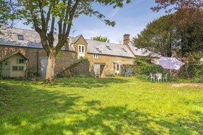 Exterior - Characterful dog friendly holiday cottage - The Granary at Oriel Farm (Shenington)