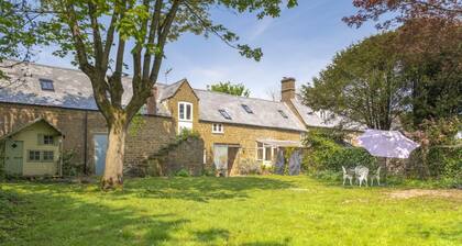 Characterful and spacious dog friendly holiday cottage in the Cotswolds- The Granary at Oriel Farm