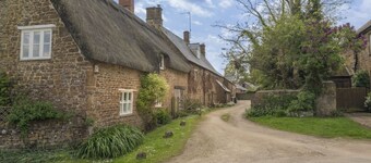 Characterful and spacious dog friendly holiday cottage in the Cotswolds- The Granary at Oriel Farm