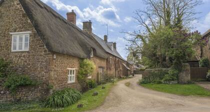 Characterful dog friendly holiday cottage - The Granary at Oriel Farm