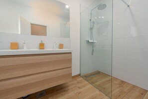 3 habitaciones, cunas gratuitas y ropa de cama 