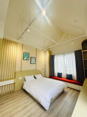 Deluxe Studio Suite | Desk, laptop workspace, blackout drapes, iron/ironing board - CC Xanh Xanh (Da Lat)