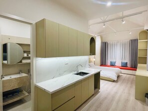 Deluxe Studio Suite | Desk, laptop workspace, blackout drapes, iron/ironing board - CC Xanh Xanh (Da Lat)