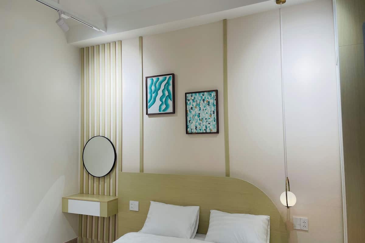Deluxe Studio Suite | Desk, laptop workspace, blackout drapes, iron/ironing board