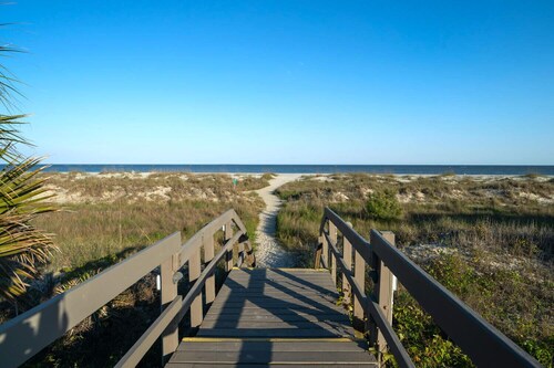 Mariner's Walk 5F - Ocean View Condo! Pool!