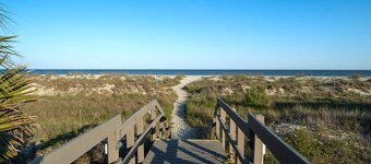 Mariner's Walk 5F - Ocean View Condo! Pool!