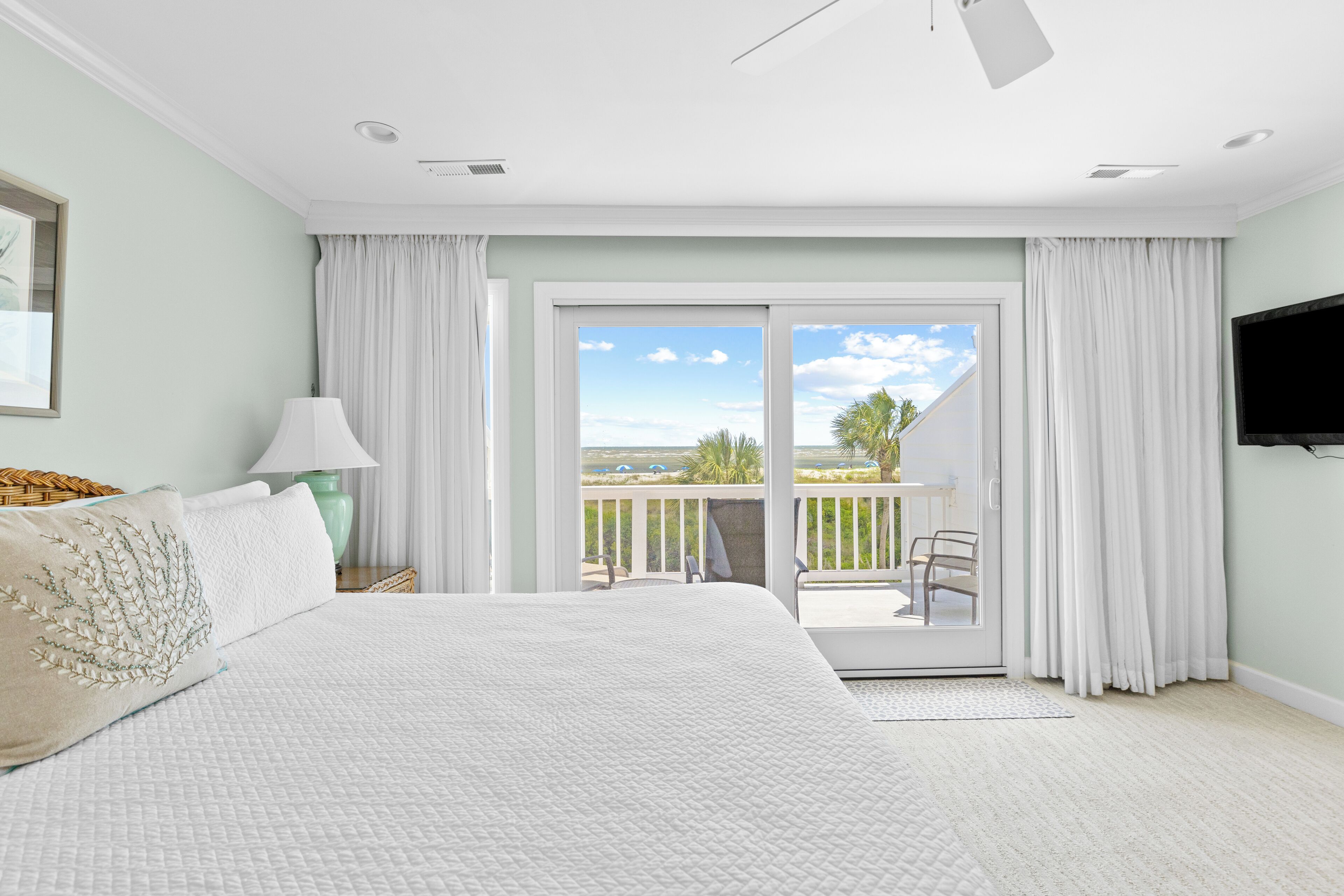 3 habitaciones, tabla de planchar con plancha, wifi y ropa de cama 