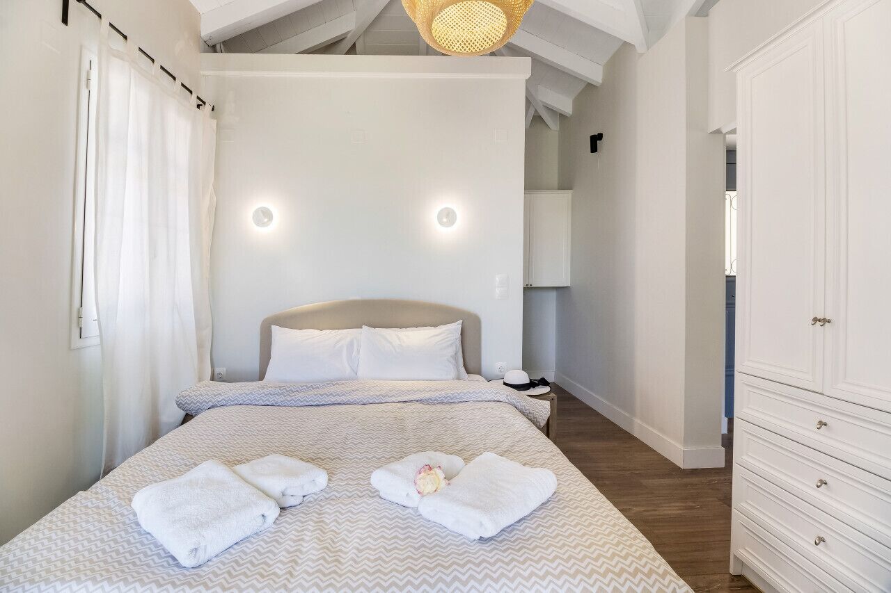 1 quarto, escrivaninha, ferros/tábuas de passar roupa, Wi-Fi de cortesia