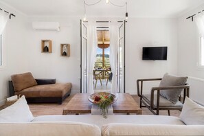 TV, fireplace - Zen Villa at Apanema Mindfulness Lefkada (Sfakiotes)