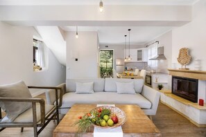 TV, fireplace - Zen Villa at Apanema Mindfulness Lefkada (Sfakiotes)