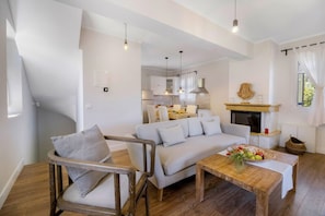 TV, fireplace - Zen Villa at Apanema Mindfulness Lefkada (Sfakiotes)