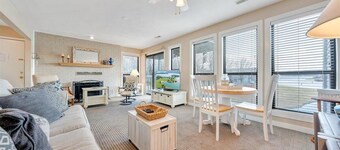 ON LAKE TIME: Lakefront Condo with Beautiful Views of Smith Mountain Lake
